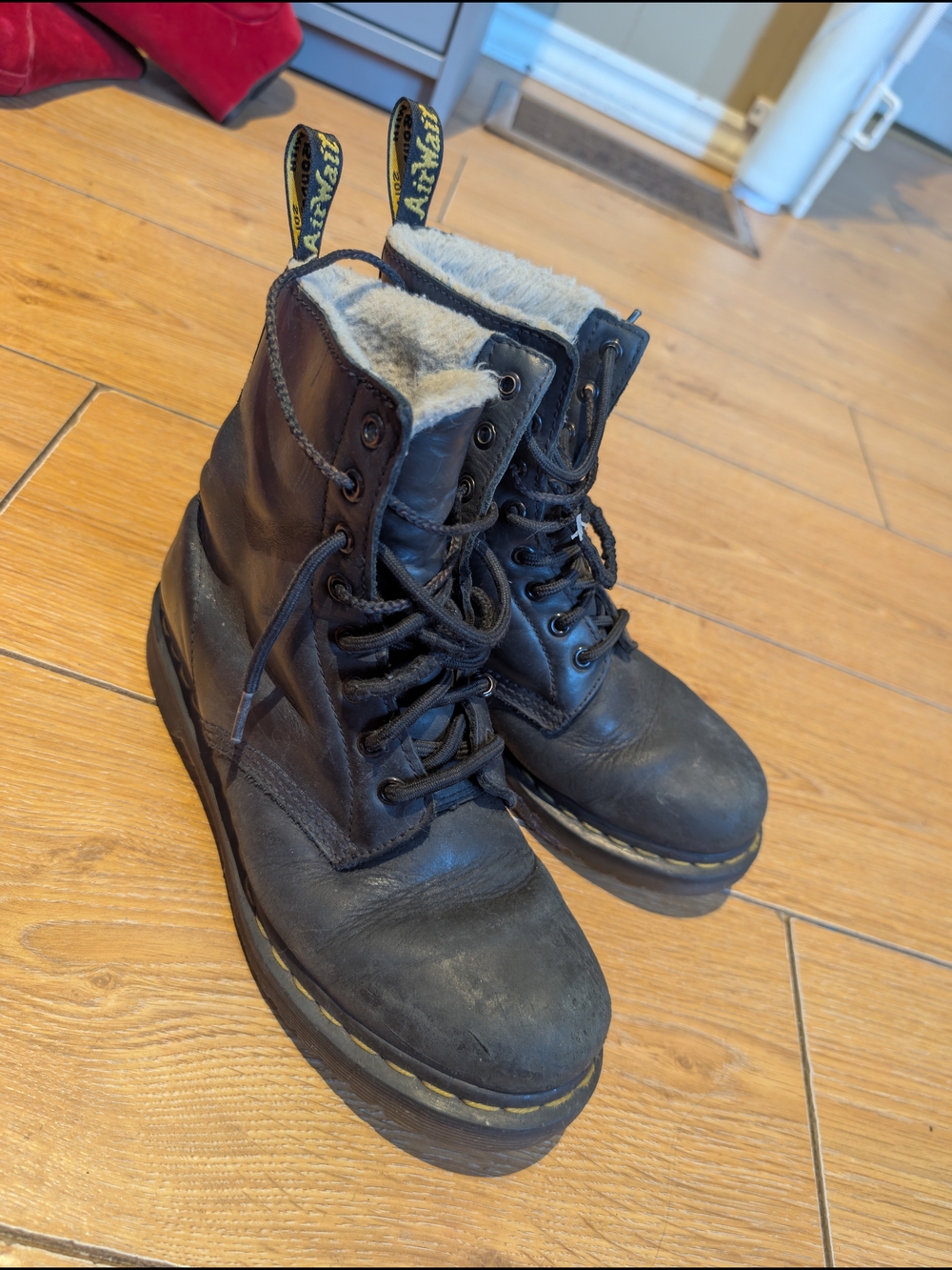 Black Leather Lace-Up  Boots with Shearling Lining Doc Martens